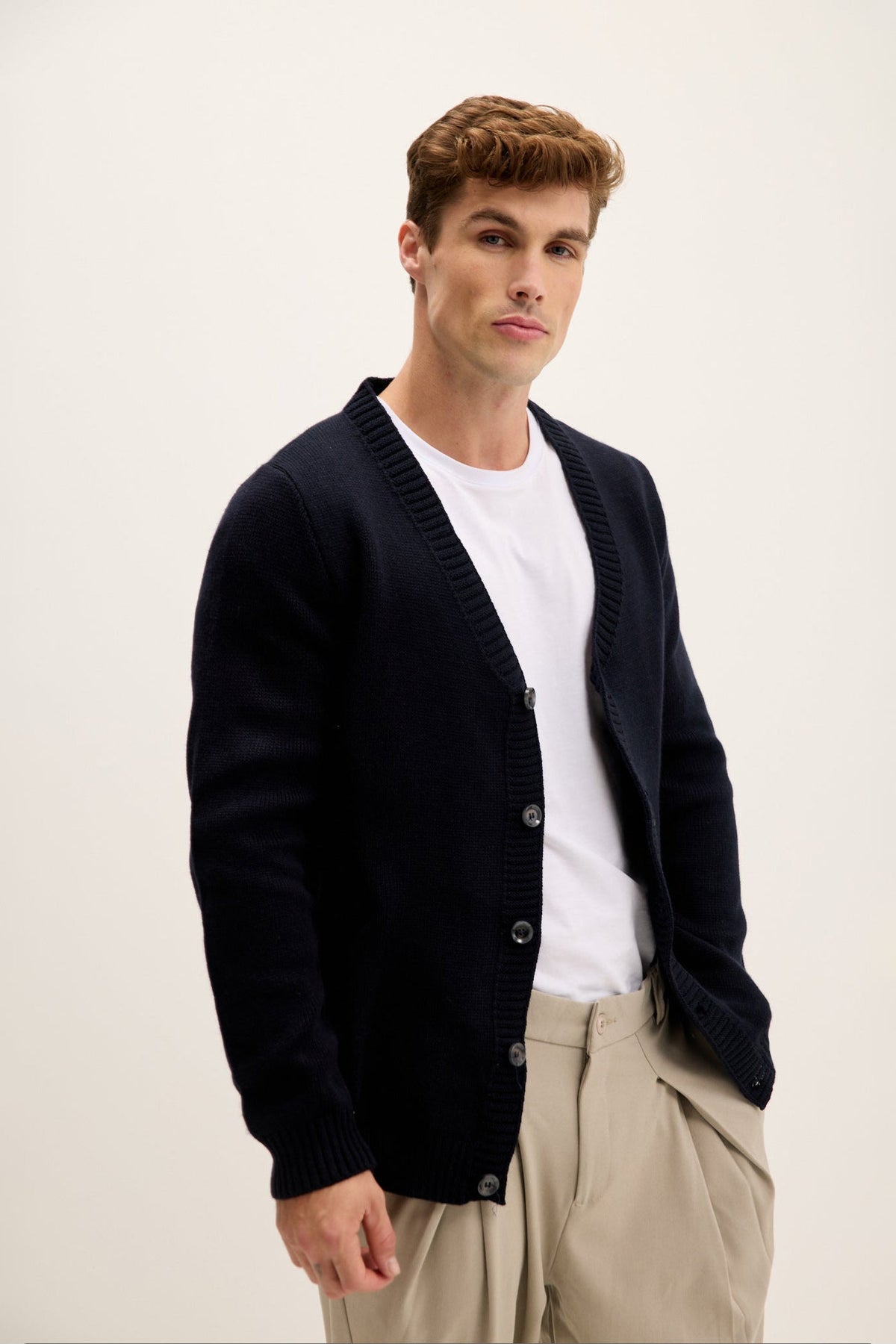 Men's V-Neck Soft Cardigan Soft – detail